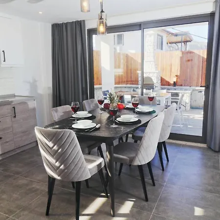 Ulugol 3 Bedroom 3594 *